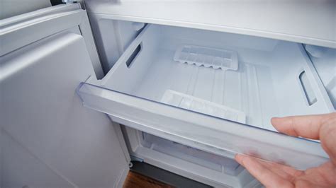 Fixing Samsung fridge ice buildup and Leaking water under。